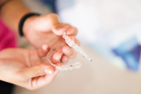 รับจัดฟันแบบใส